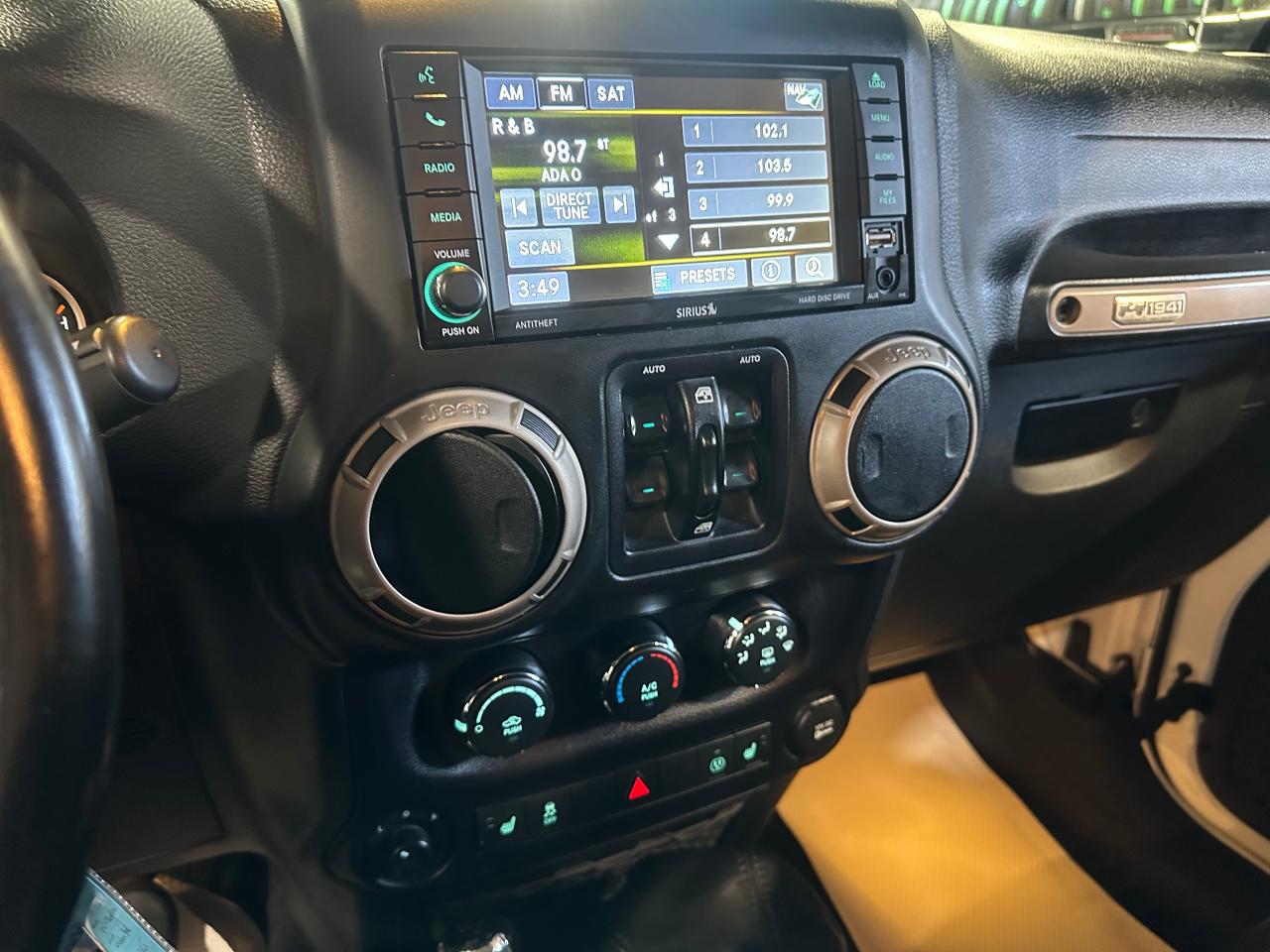 2016 Jeep Wrangler 75th ANNIVERSARY 1941 | HEATED SEATS | MANUAL - Photo #36