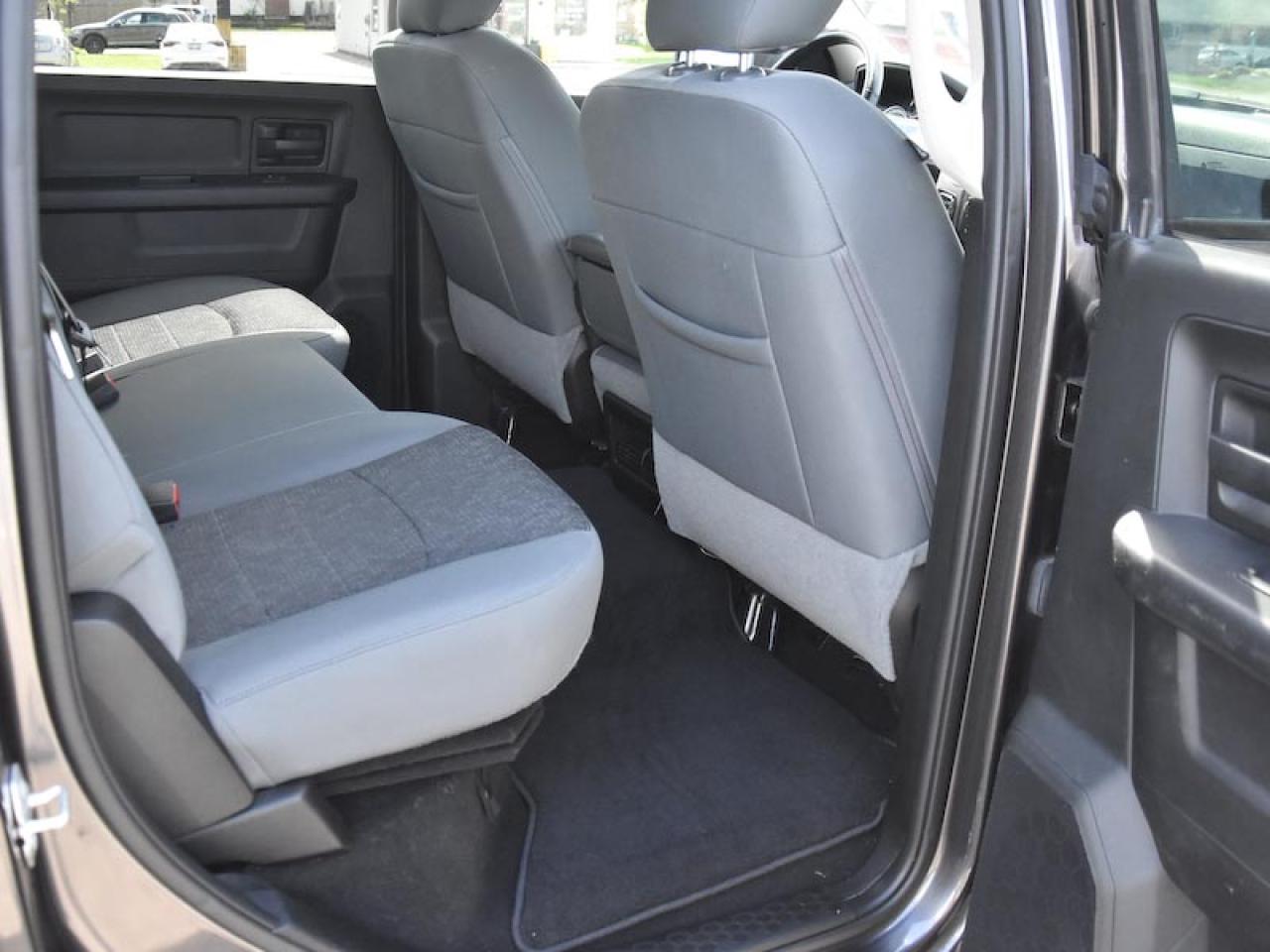 2020 RAM 1500 Classic EXPRESS 4X4 CREW CAB 5'7" BOX - Photo #6