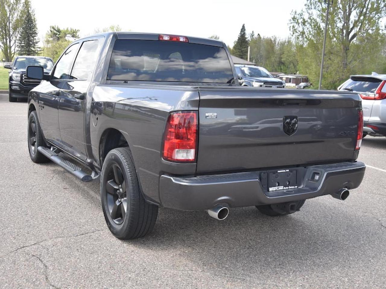 2020 RAM 1500 Classic EXPRESS 4X4 CREW CAB 5'7" BOX - Photo #4