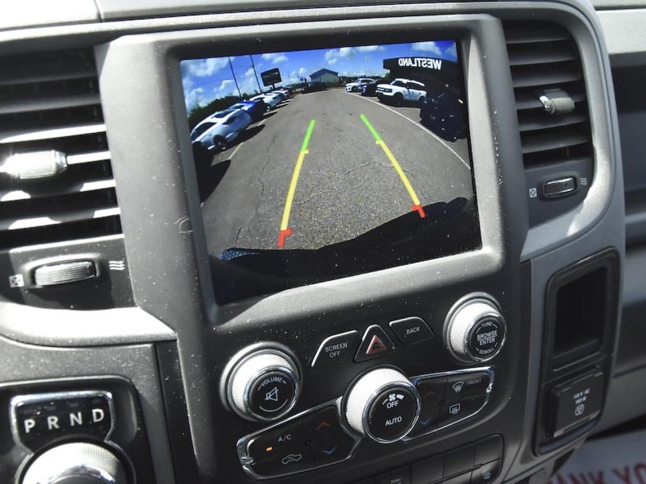 2020 RAM 1500 Classic EXPRESS 4X4 CREW CAB 5'7" BOX - Photo #8