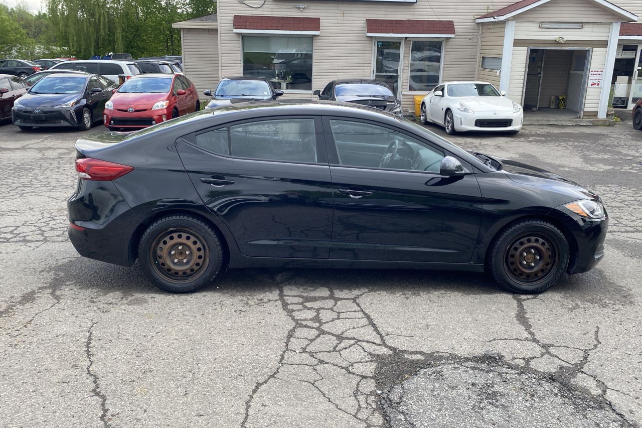 2017 Hyundai Elantra LE - Photo #3