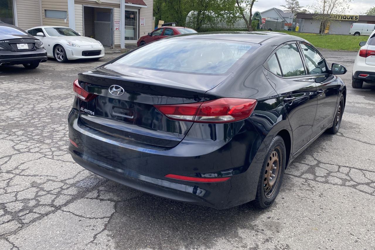 2017 Hyundai Elantra LE - Photo #4