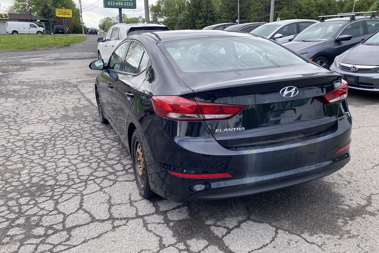 2017 Hyundai Elantra LE - Photo #6