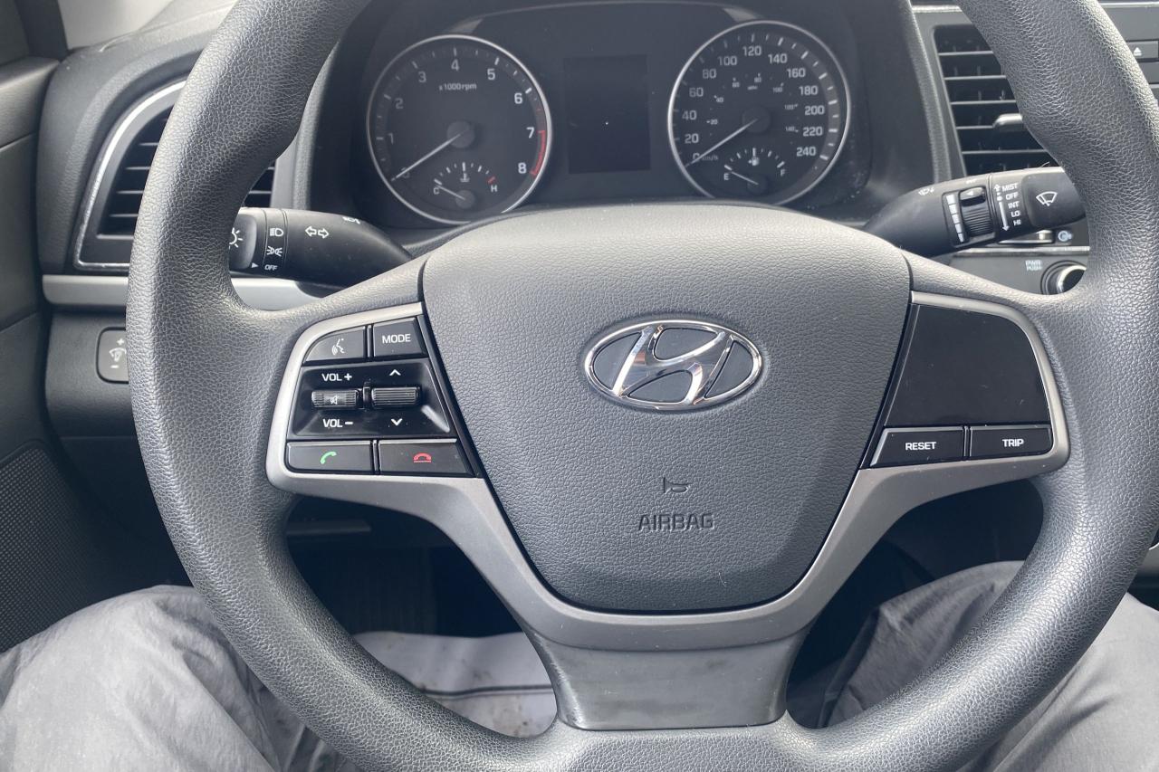 2017 Hyundai Elantra LE - Photo #12