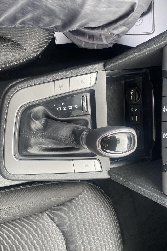 2017 Hyundai Elantra LE - Photo #13