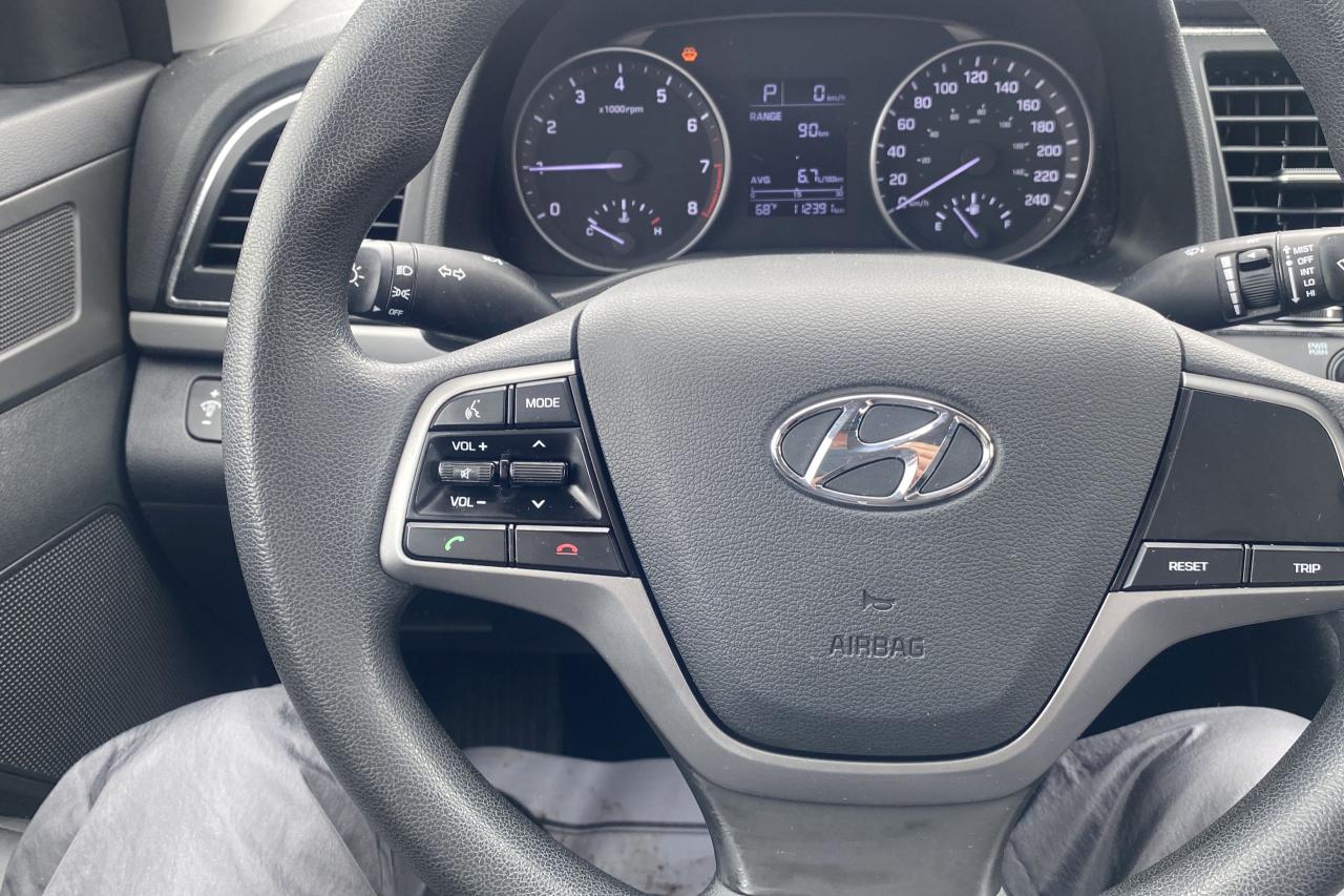 2017 Hyundai Elantra LE - Photo #18