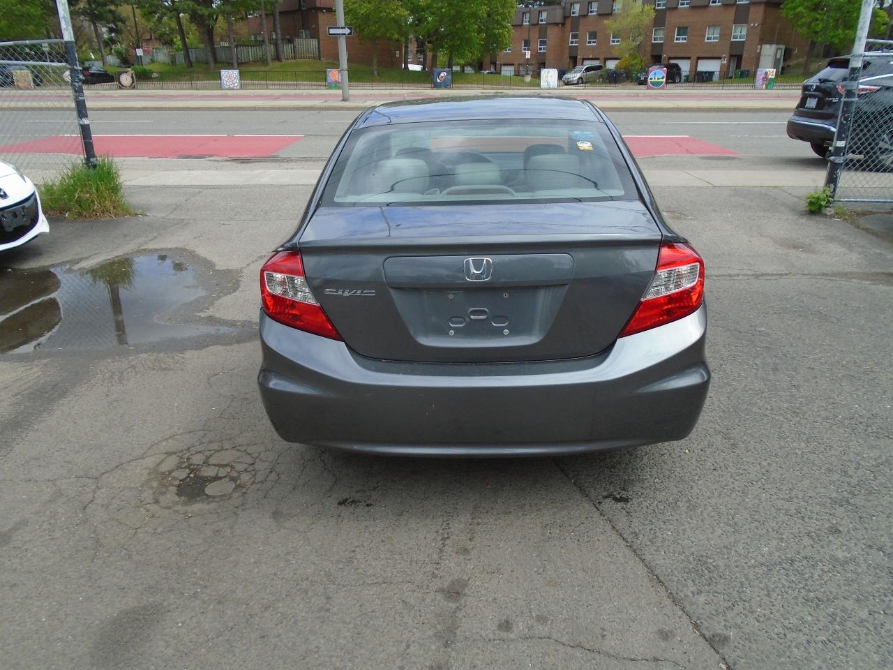 2012 Honda Civic LX/ NO ACCIDENT / SUPER CLEAN / LOW KM / AC/ - Photo #6