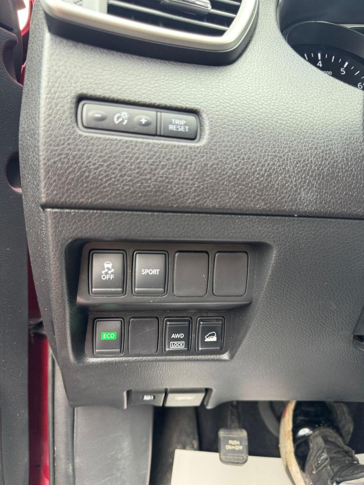 2016 Nissan Rogue AWD 4dr SV CERTIFIED - Photo #14