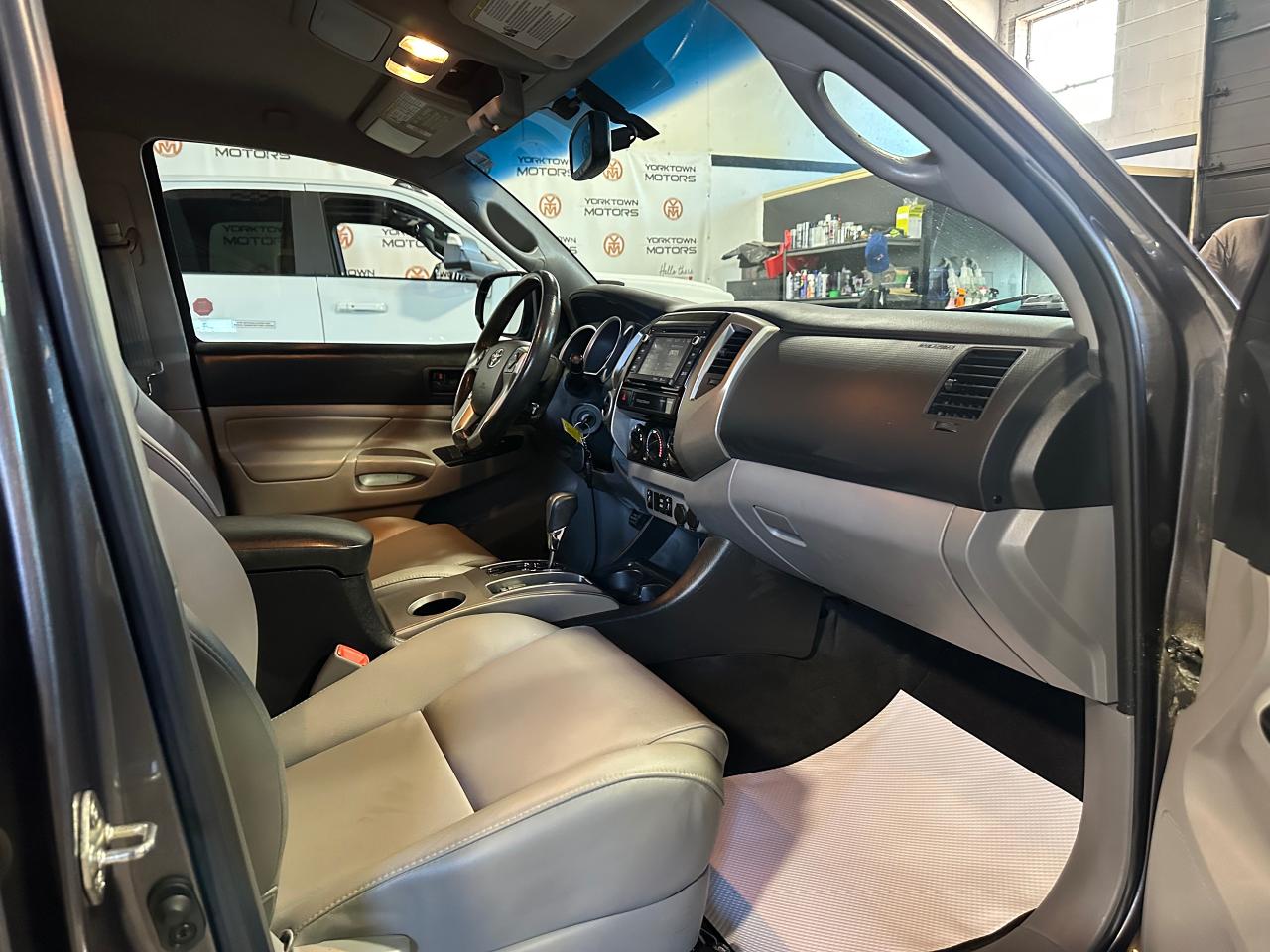 2015 Toyota Tacoma LIMITED | NO ACCIDENTS | JBL SOUND | LEATHER - Photo #8