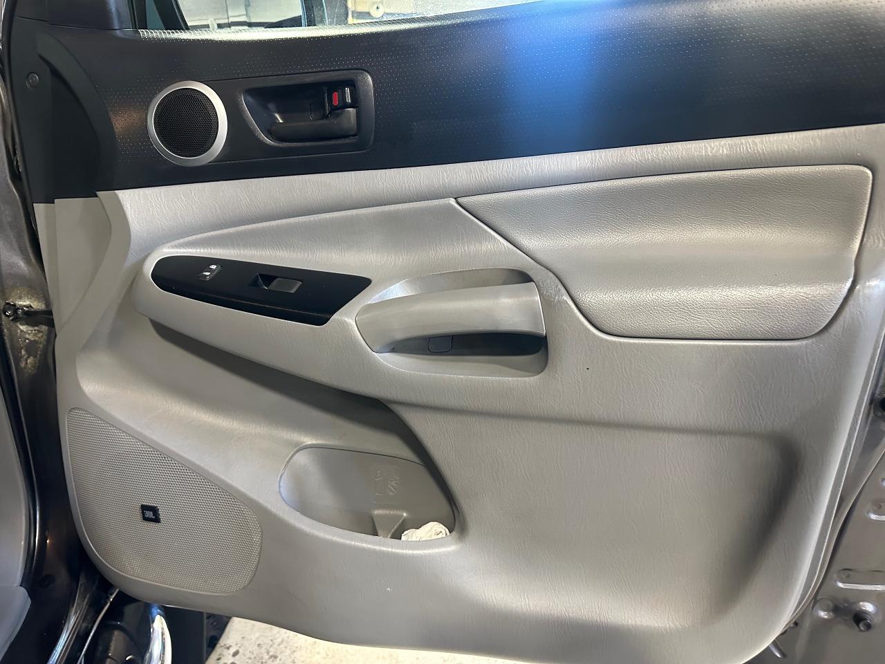 2015 Toyota Tacoma LIMITED | NO ACCIDENTS | JBL SOUND | LEATHER - Photo #6