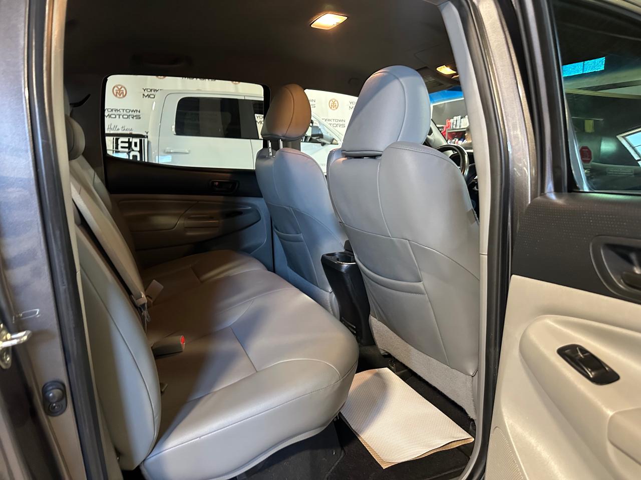 2015 Toyota Tacoma LIMITED | NO ACCIDENTS | JBL SOUND | LEATHER - Photo #14