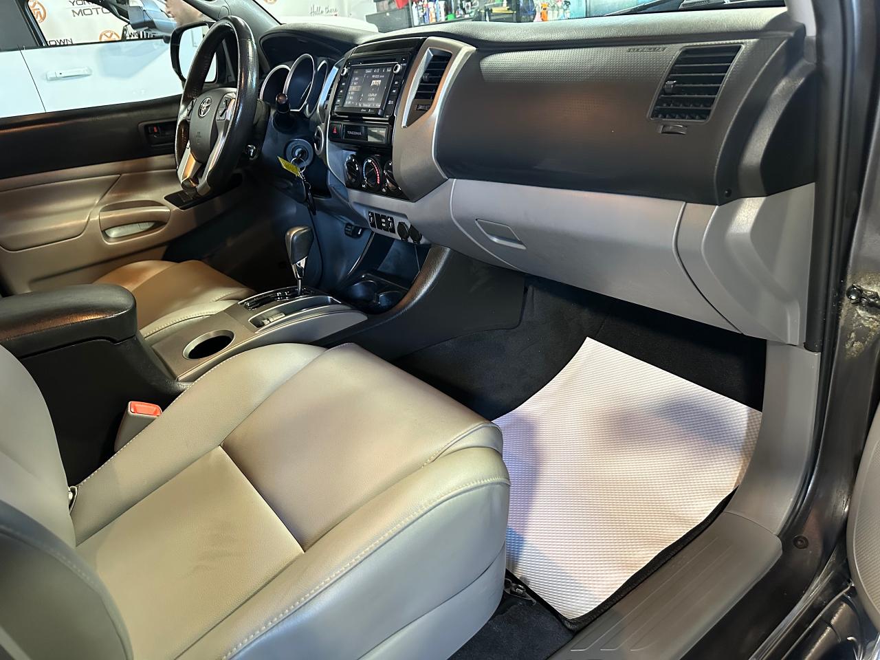 2015 Toyota Tacoma LIMITED | NO ACCIDENTS | JBL SOUND | LEATHER - Photo #10
