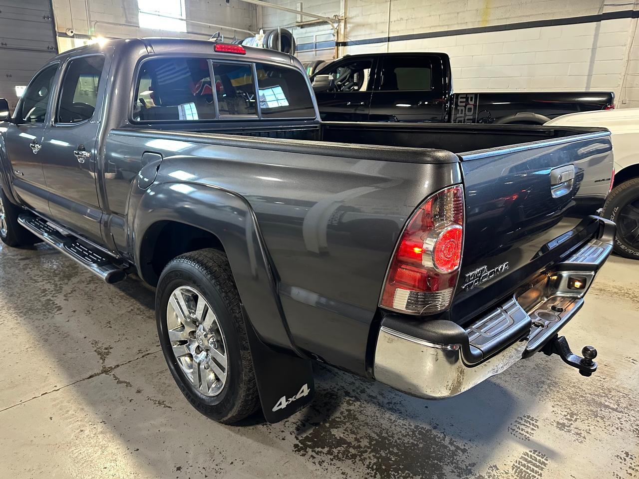 2015 Toyota Tacoma LIMITED | NO ACCIDENTS | JBL SOUND | LEATHER - Photo #18