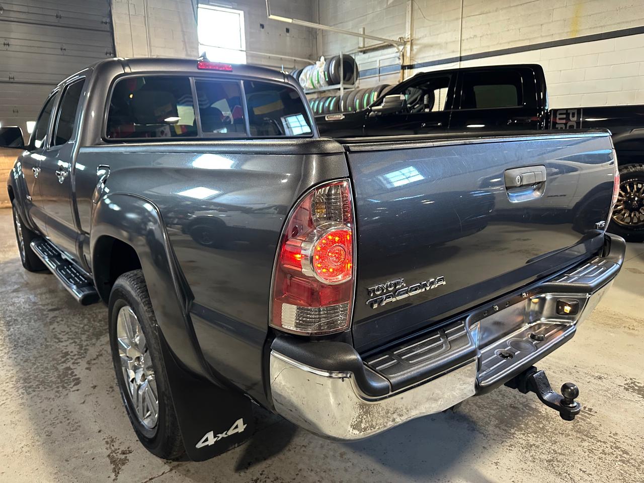 2015 Toyota Tacoma LIMITED | NO ACCIDENTS | JBL SOUND | LEATHER - Photo #21
