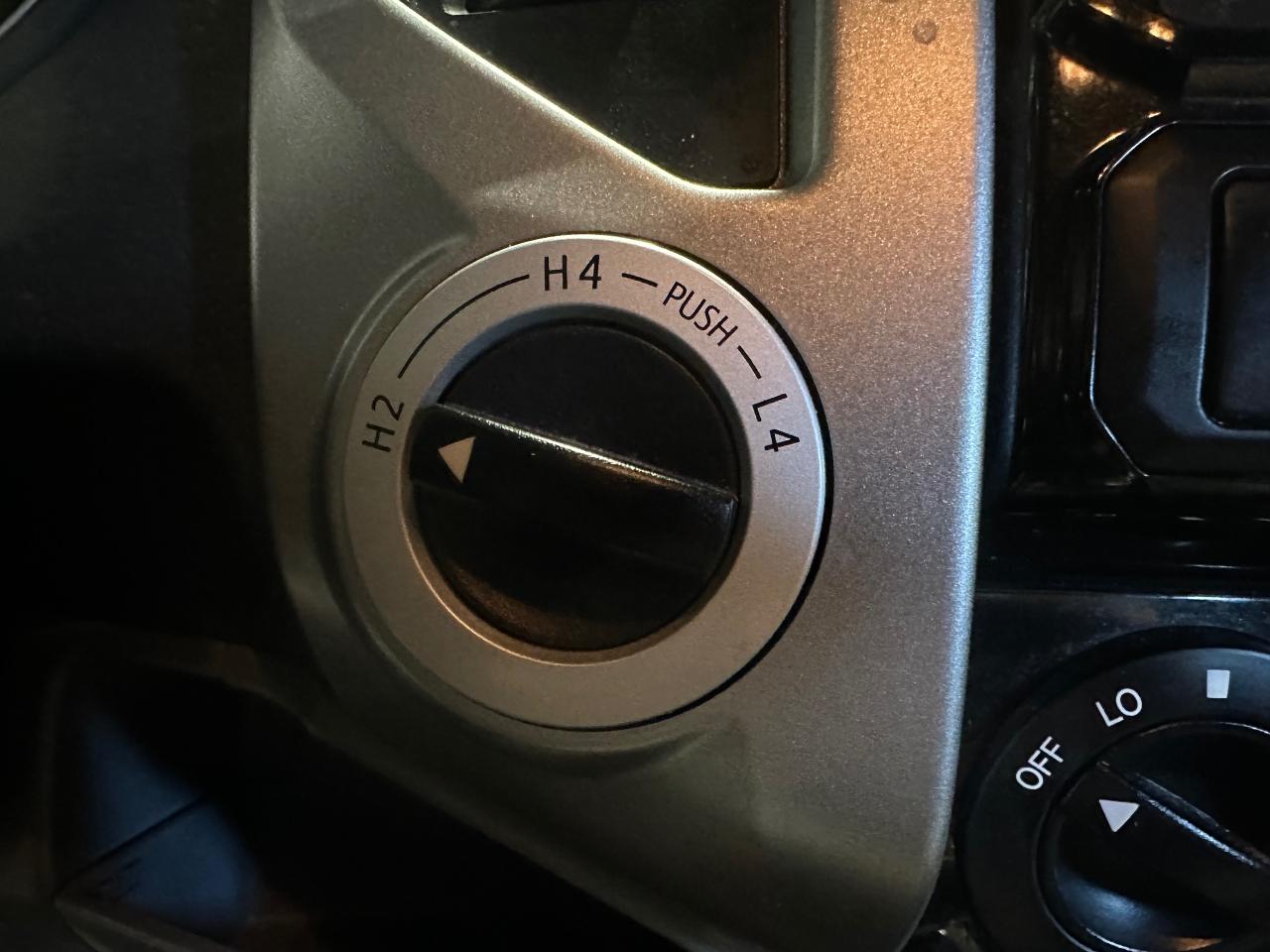 2015 Toyota Tacoma LIMITED | NO ACCIDENTS | JBL SOUND | LEATHER - Photo #32
