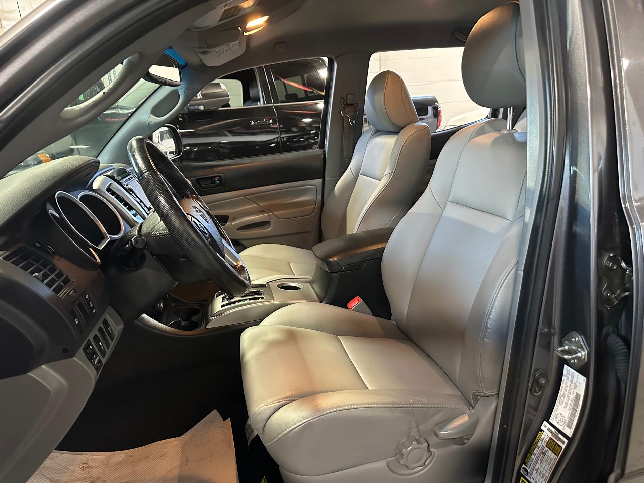 2015 Toyota Tacoma LIMITED | NO ACCIDENTS | JBL SOUND | LEATHER - Photo #27
