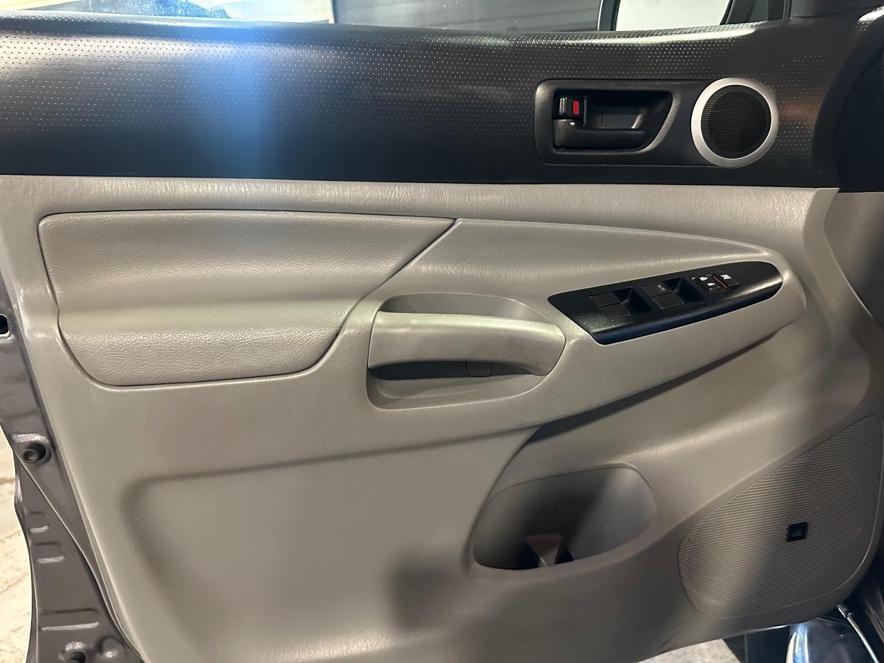 2015 Toyota Tacoma LIMITED | NO ACCIDENTS | JBL SOUND | LEATHER - Photo #25