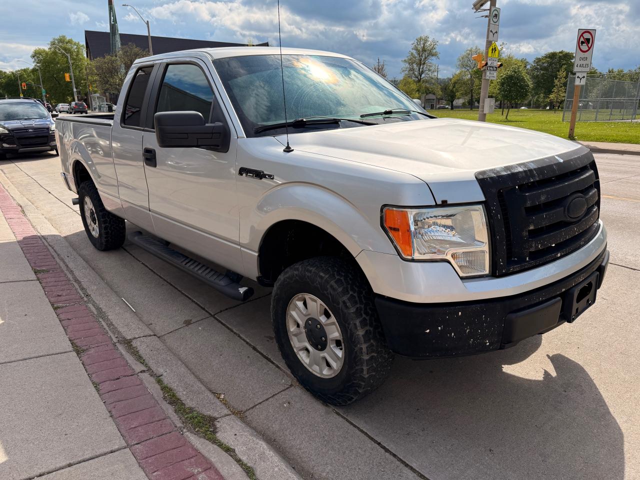 2011 Ford F-150 XLT Photo4