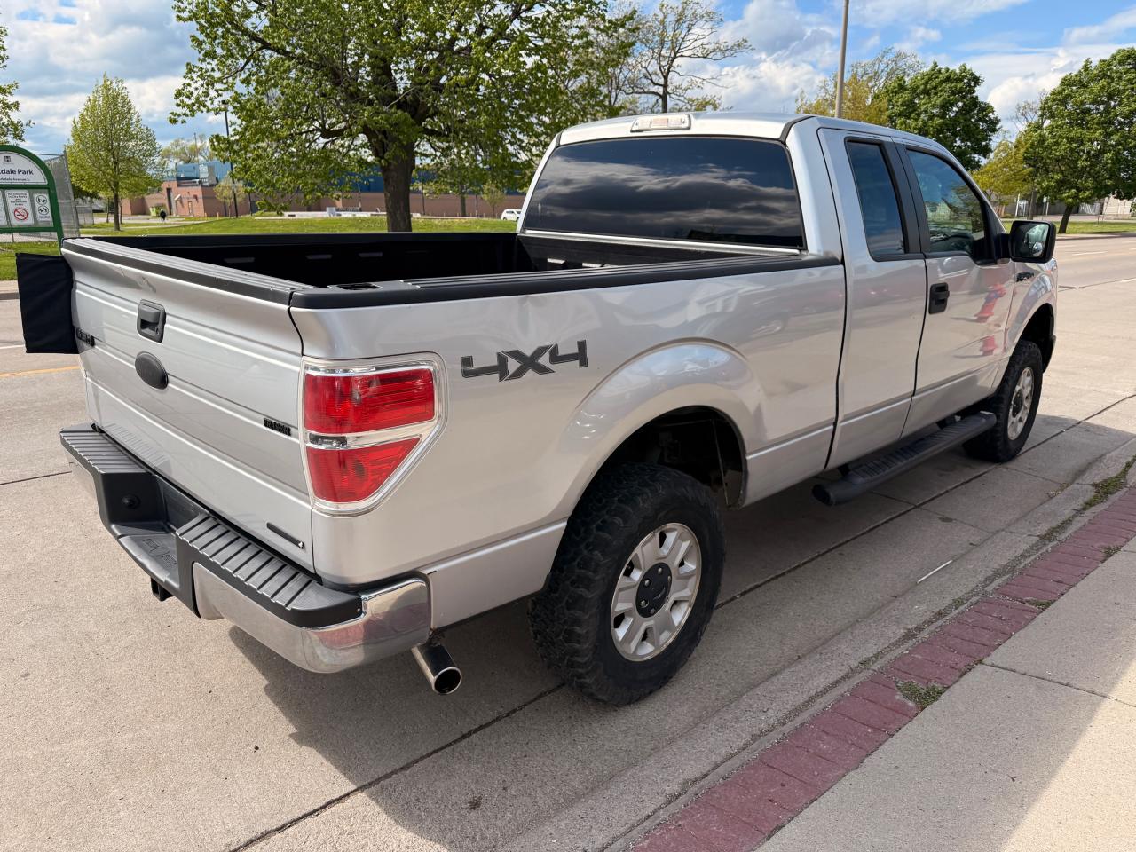 2011 Ford F-150 XLT - Photo #9