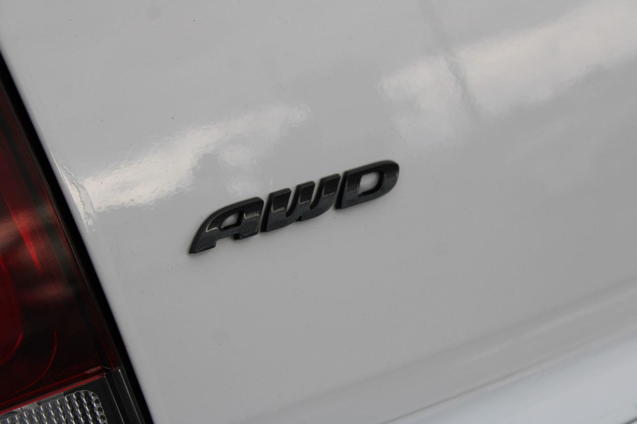 2023 Chrysler 300 300S - Photo #6