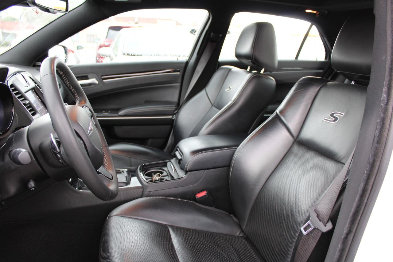 2023 Chrysler 300 300S - Photo #9