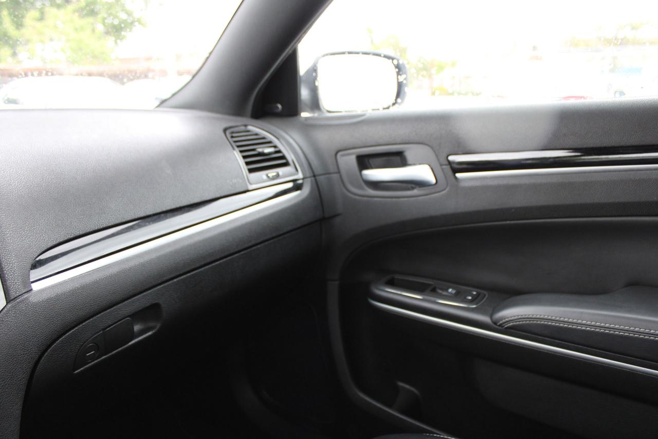 2023 Chrysler 300 300S - Photo #17