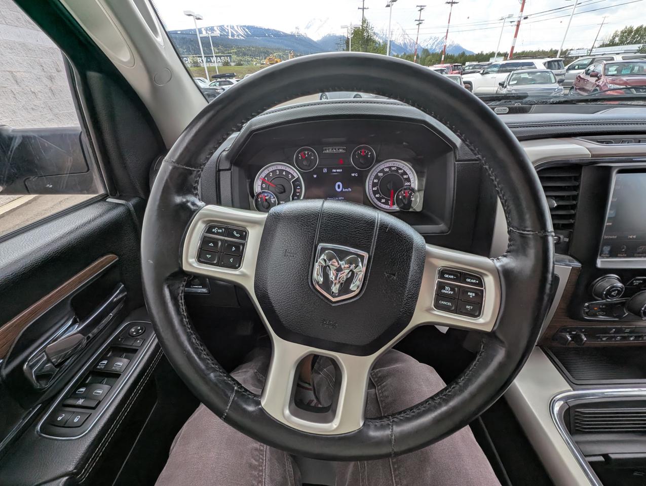 2015 RAM 1500 Laramie Photo