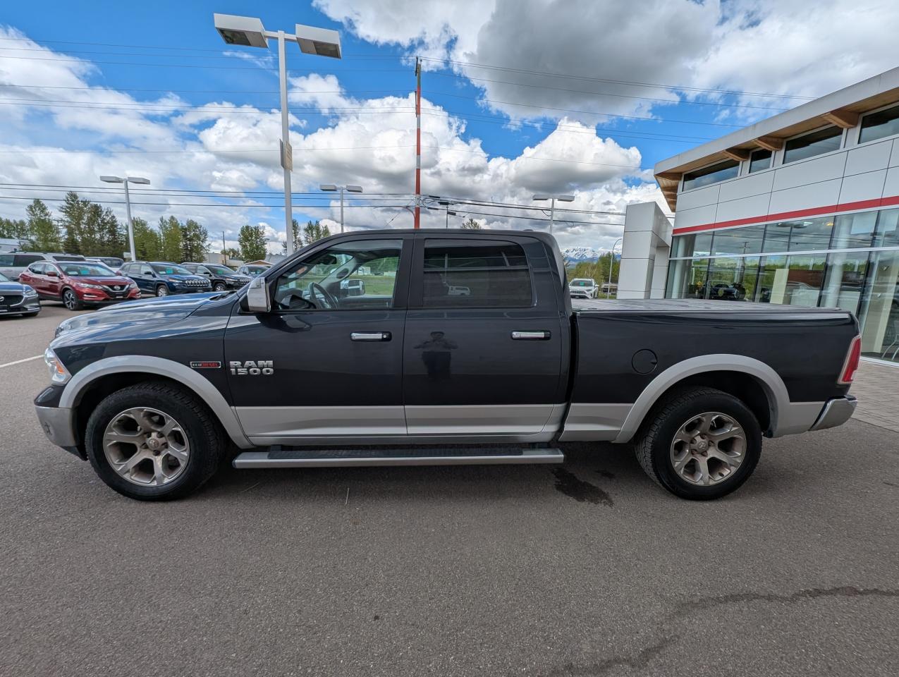 2015 RAM 1500 Laramie Photo3