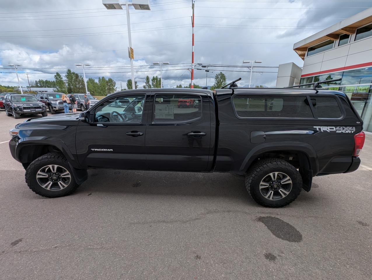 2017 Toyota Tacoma TRD Sport Photo3