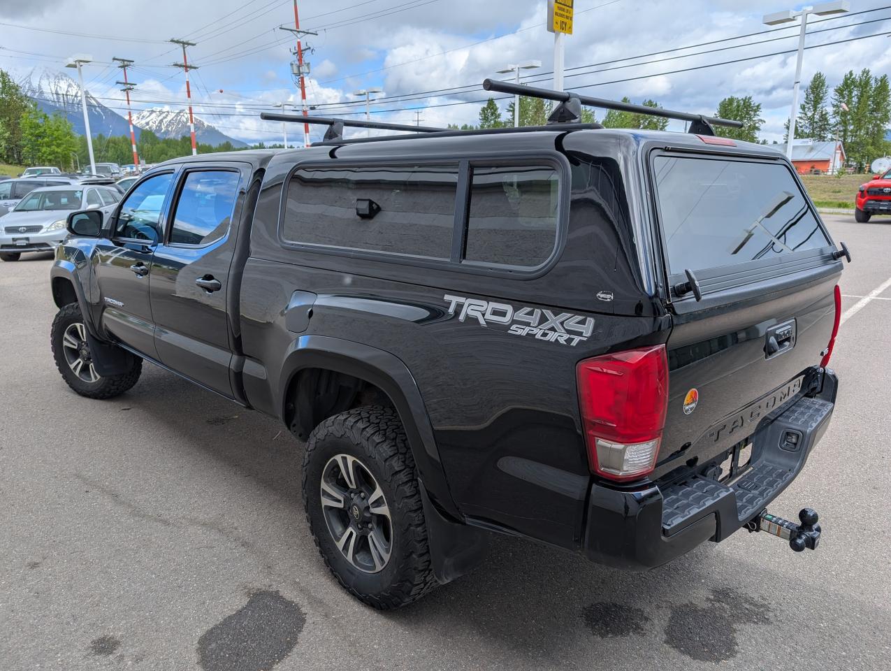 2017 Toyota Tacoma TRD Sport Photo4
