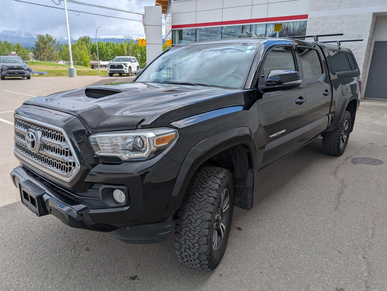 2017 Toyota Tacoma TRD Sport Photo2