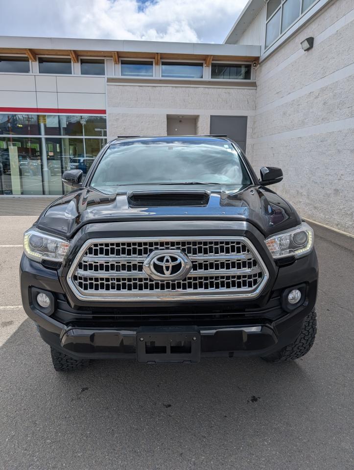 2017 Toyota Tacoma TRD Sport Photo1