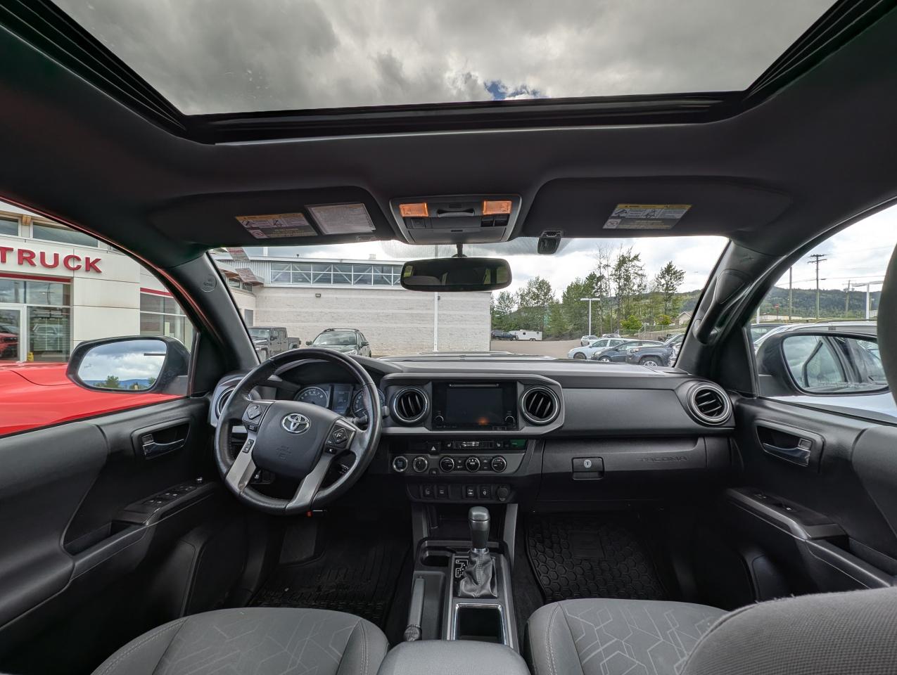 2017 Toyota Tacoma TRD Sport Photo