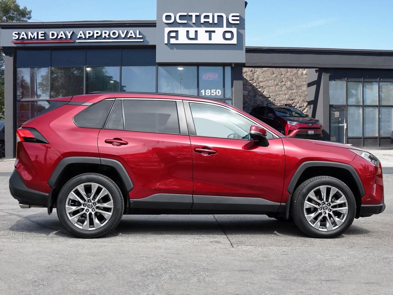 2019 Toyota RAV4 XLE AWD - Photo #3