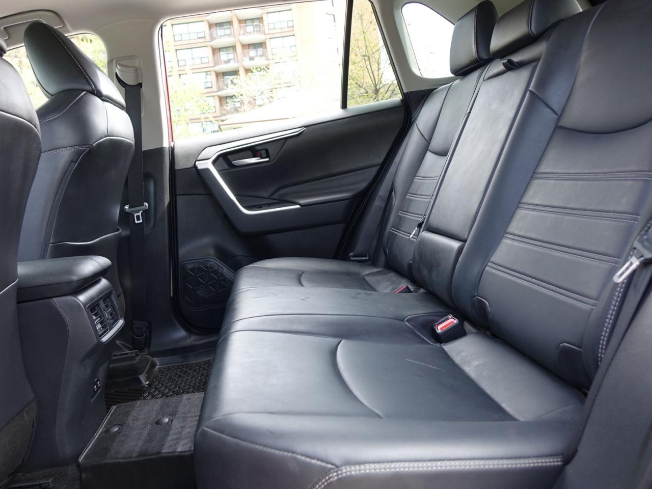 2019 Toyota RAV4 XLE AWD - Photo #10