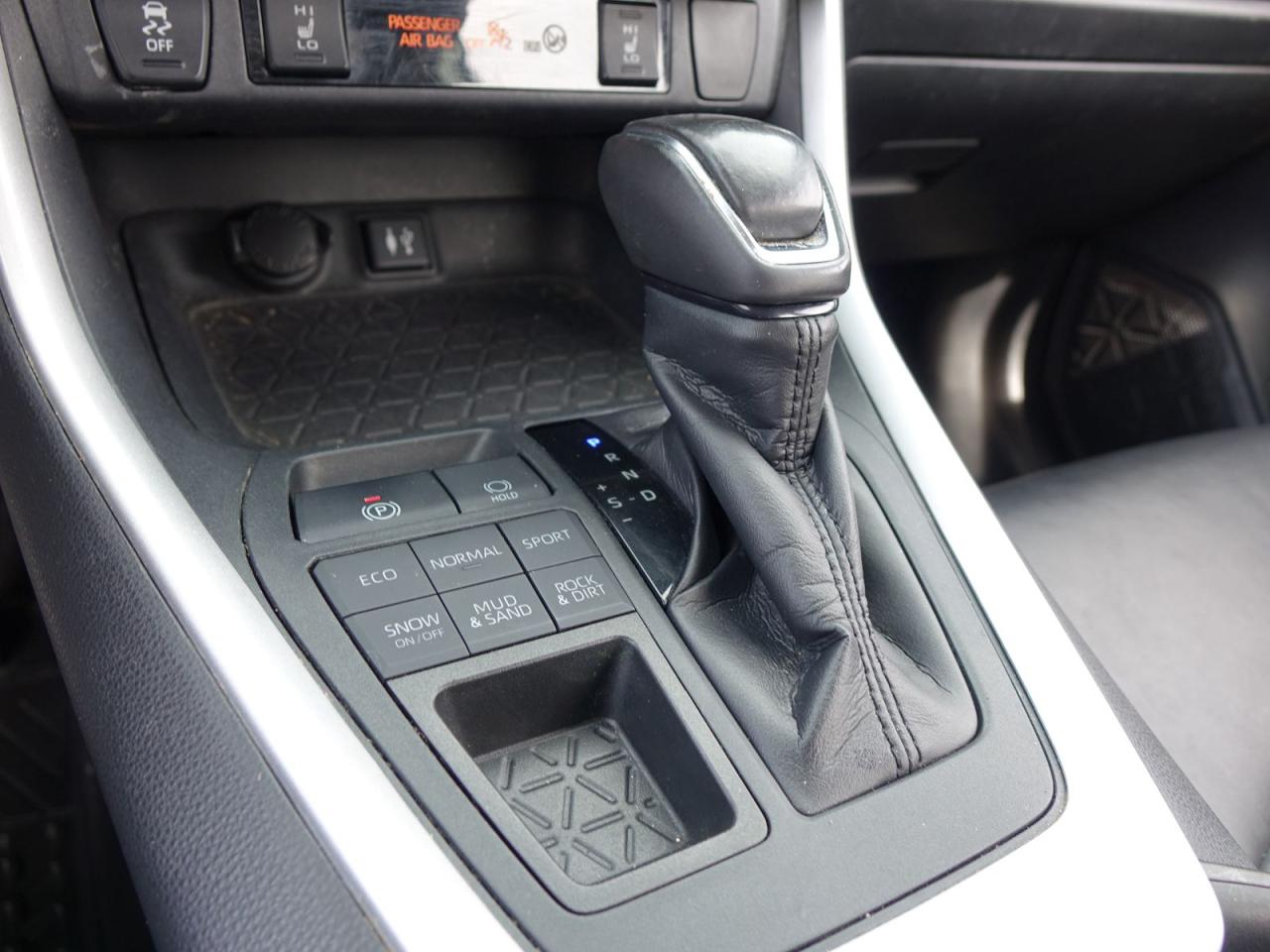 2019 Toyota RAV4 XLE AWD - Photo #17