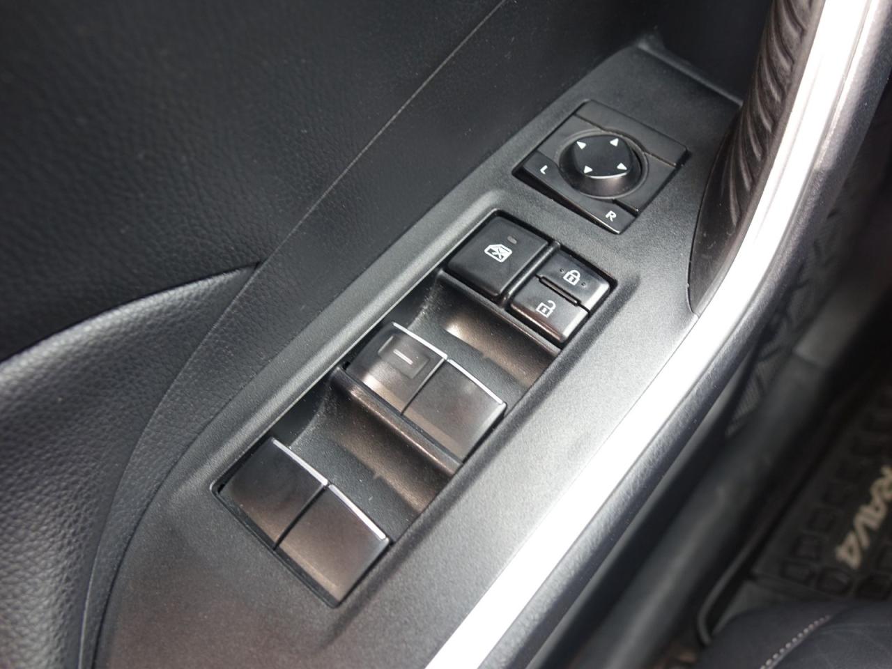 2019 Toyota RAV4 XLE AWD - Photo #19