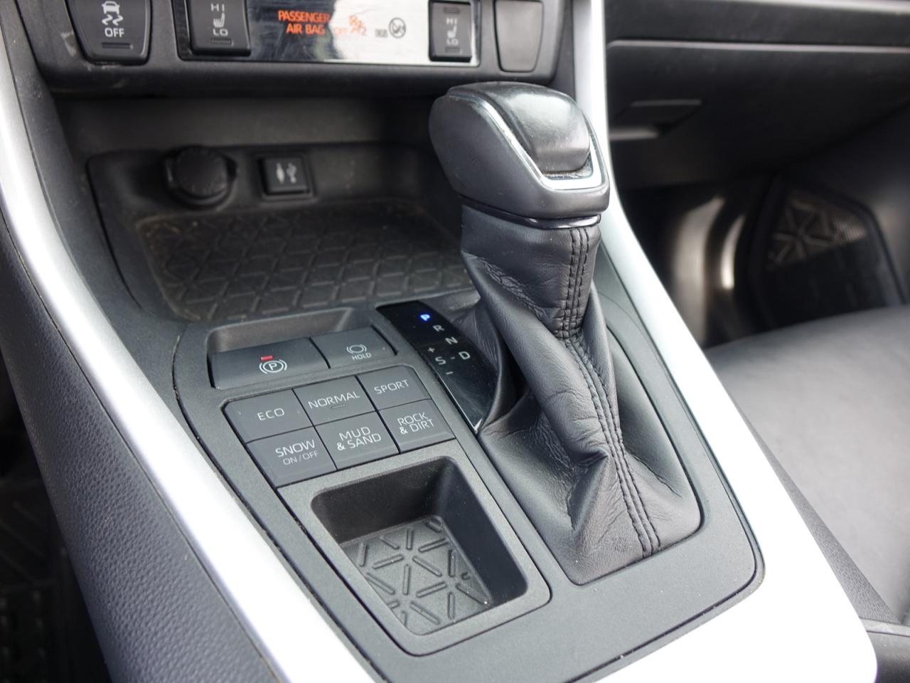 2019 Toyota RAV4 XLE AWD - Photo #17