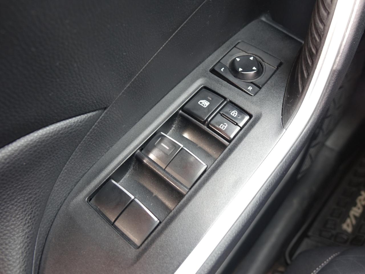 2019 Toyota RAV4 XLE AWD - Photo #19