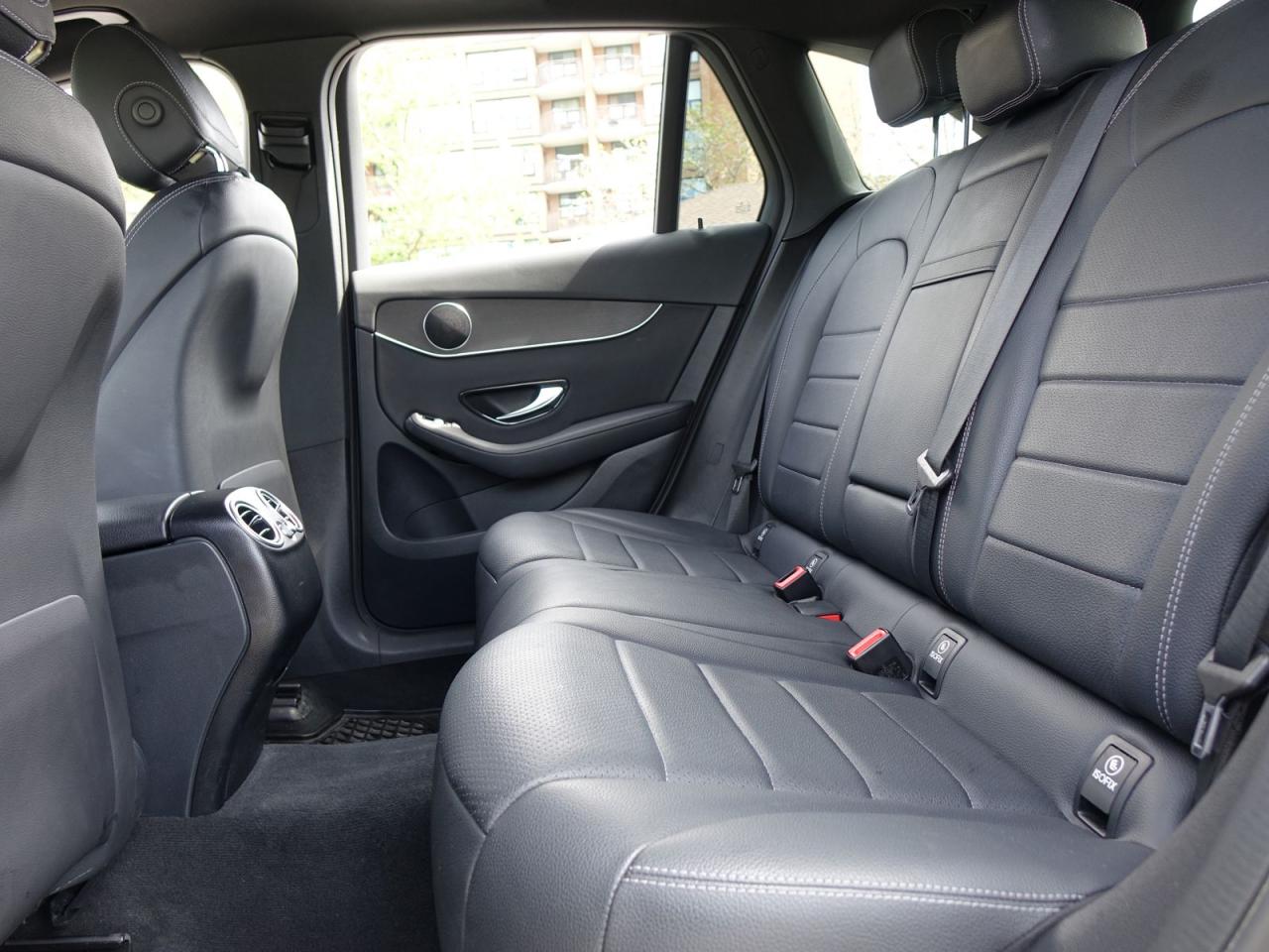 2021 Mercedes-Benz GL-Class GLC300 4MATIC - Photo #9