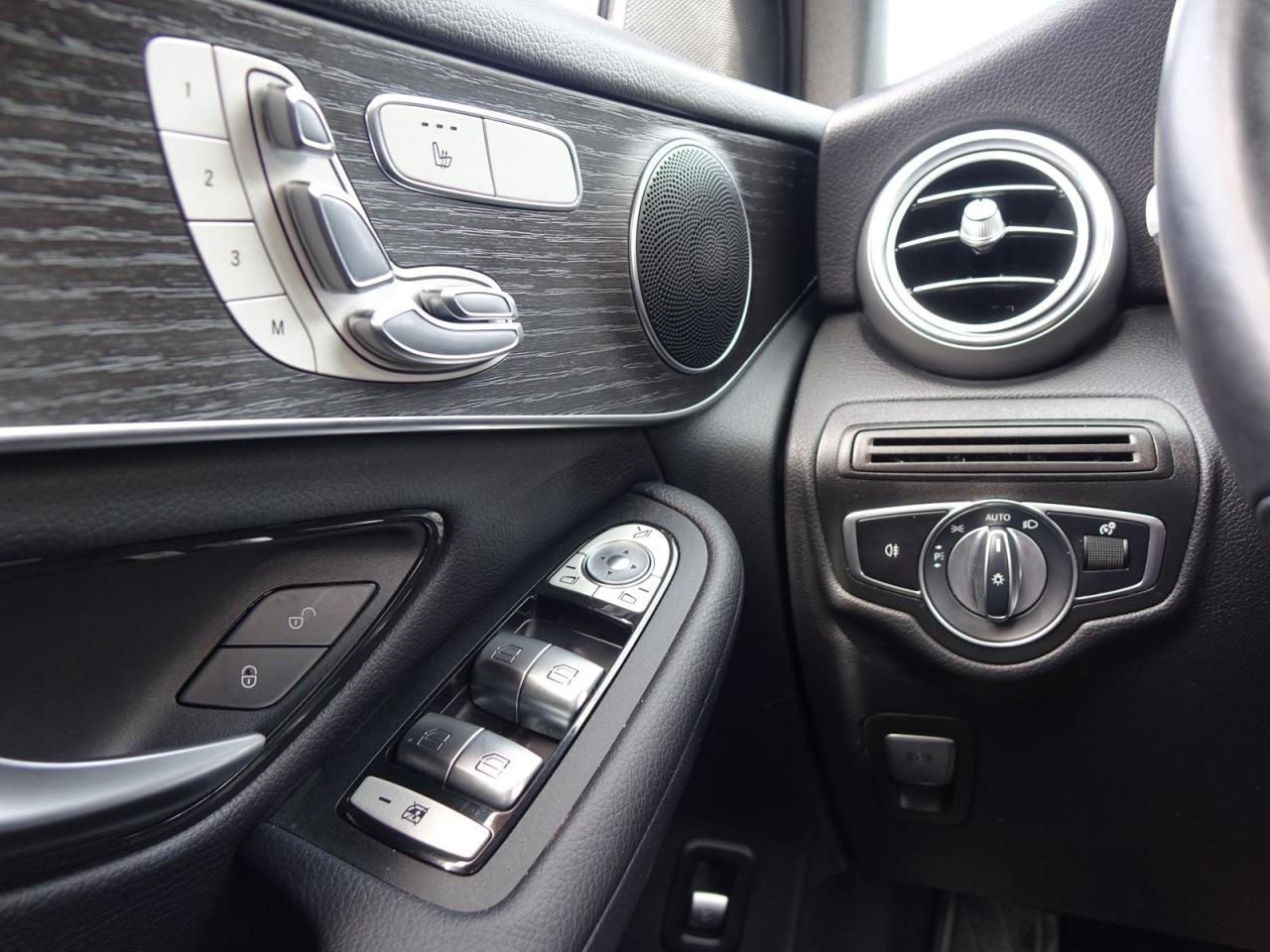 2021 Mercedes-Benz GL-Class GLC300 4MATIC - Photo #19