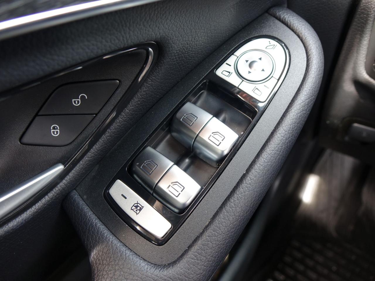 2021 Mercedes-Benz GL-Class GLC300 4MATIC - Photo #20