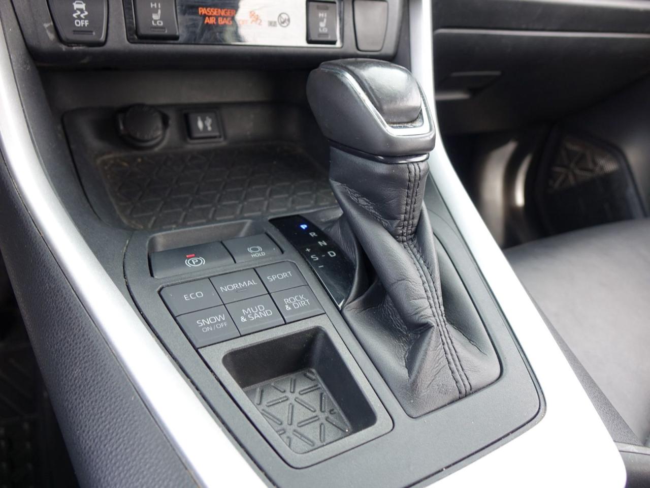 2019 Toyota RAV4 XLE AWD - Photo #17