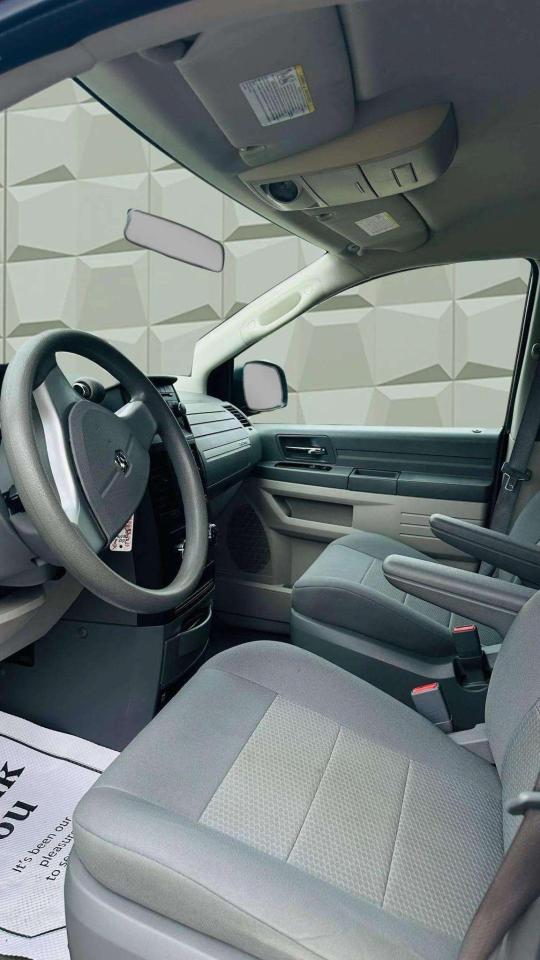 2008 Dodge Grand Caravan SE - Photo #9