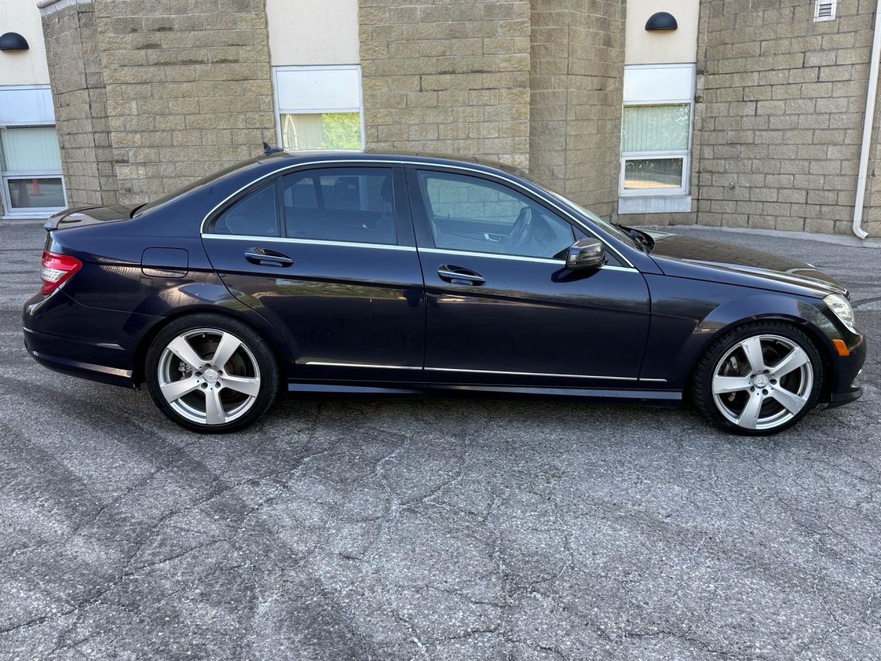 2011 Mercedes-Benz C-Class 4dr Sdn C 350 4MATIC - Photo #4