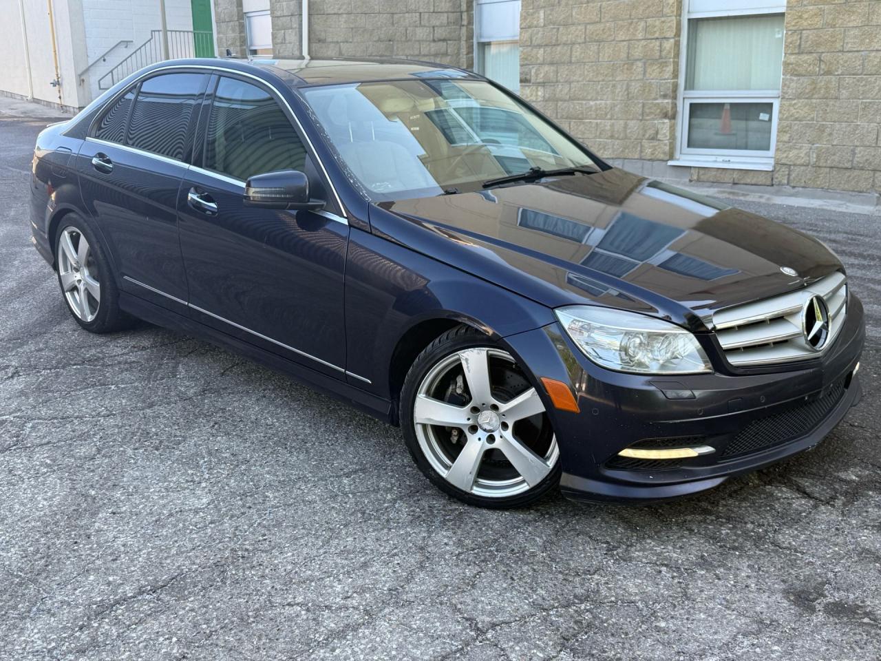 2011 Mercedes-Benz C-Class 4dr Sdn C 350 4MATIC - Photo #3