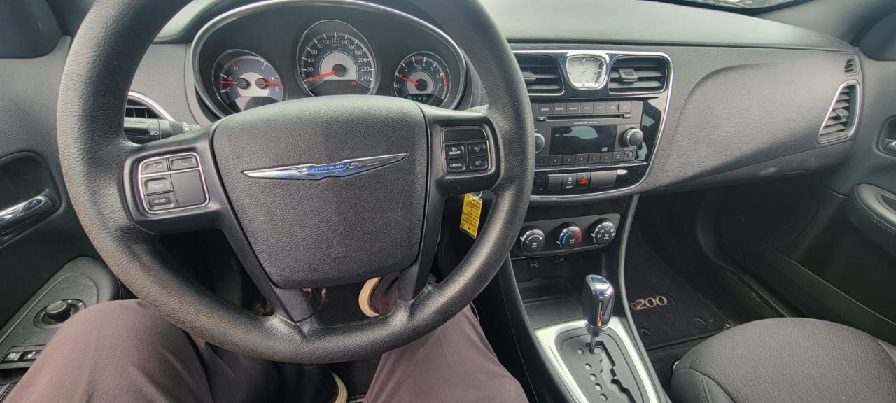 2014 Chrysler 200 LX - Photo #7