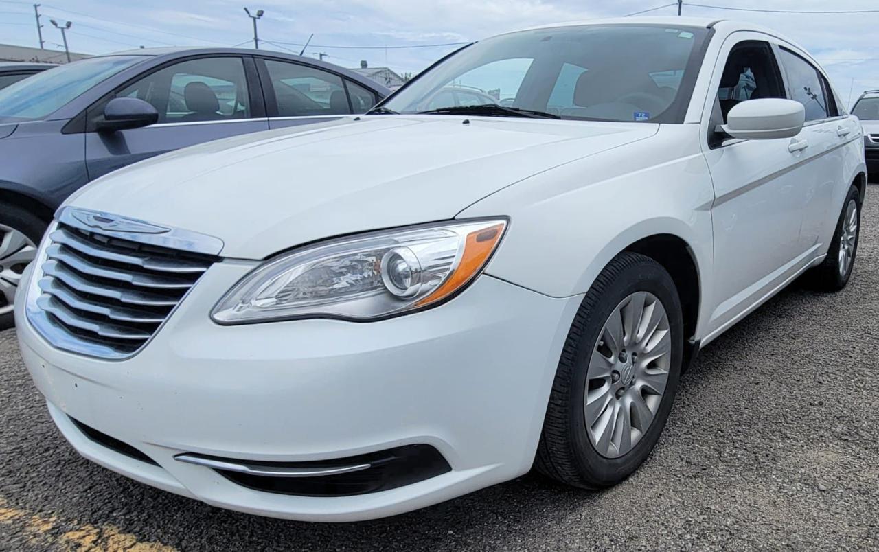 2014 Chrysler 200 LX - Photo #3