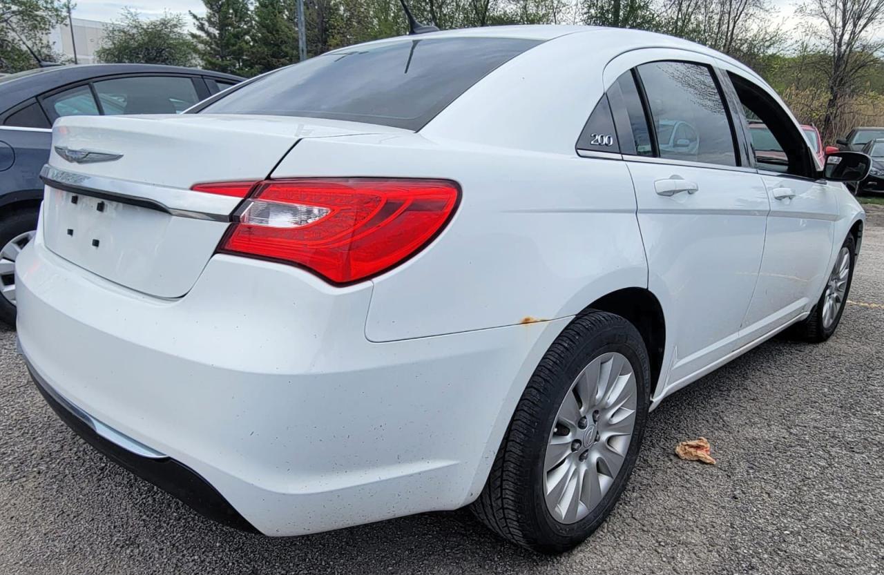 2014 Chrysler 200 LX - Photo #5