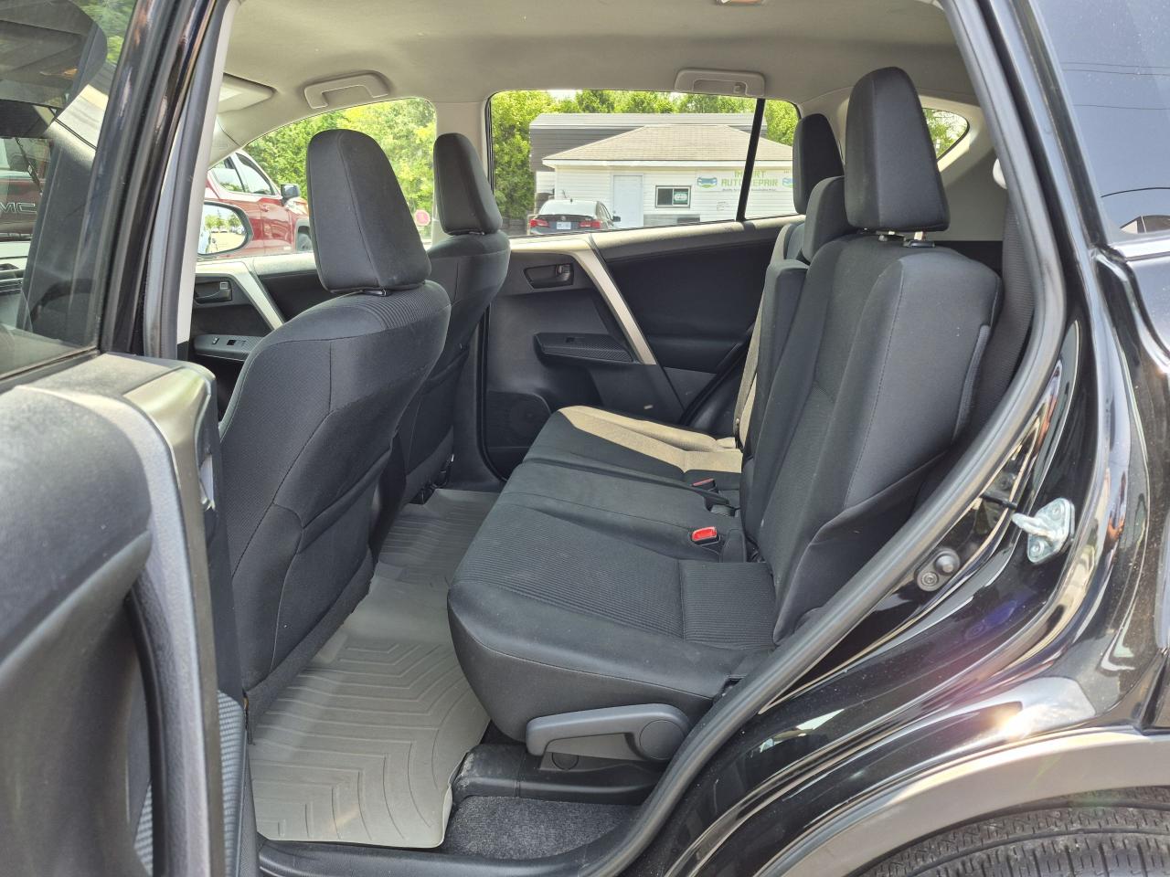 2014 Toyota RAV4 AWD LE Photo12